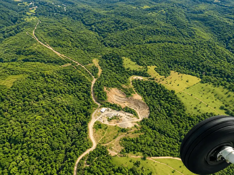 Proyecto localizado dentro de un territorio rural y forestal